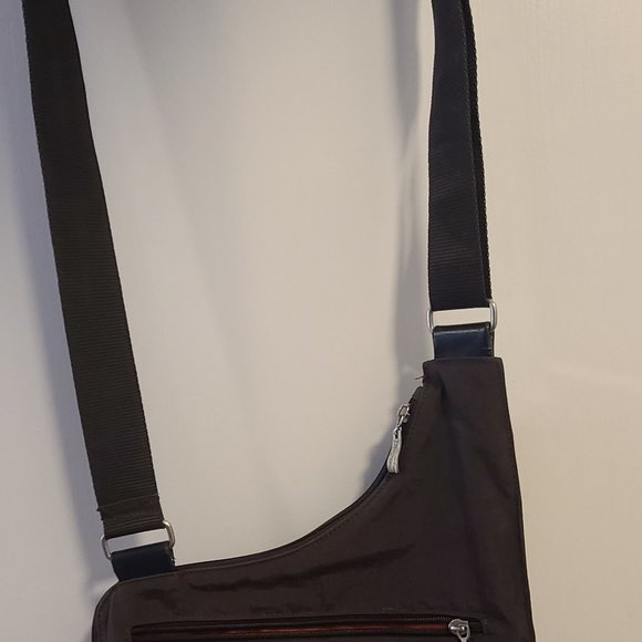 ZEALAND Crossbody Bag:  Great for Travel!  Two Pieces - Picture 2 of 7